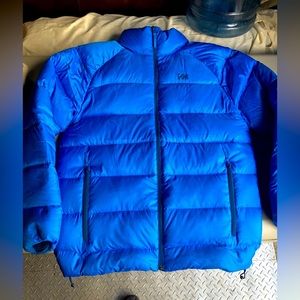 Helly Hansen down jacket, 700+ down, large, blue.